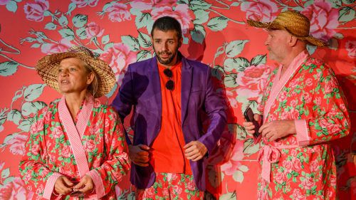 Unter der Regie von Felix Kalaivanan spielen Elke Maria Riedman, Anwar Kashlan und Wolfgang Pevestorf. Oliver Lerch