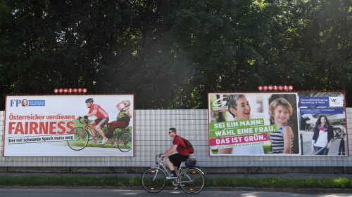 Wohin man auch blickt: Tausende Plakate wurden in allen Teilen Österreichs bereits angebracht. APA