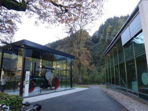 100.000 Euro kostete die neue Behausung der Dampfwalze an der Talstation der Karrenseilbahn. ha