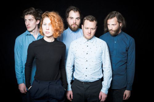 „5K HD“ - Mira Lu Kovacs und die vier Jungs von "Kompost 3". band