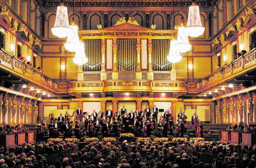 Bei der Wiener Johann Strauß Konzert-Gala am 1. Februar 2018 im Montforthaus präsentieren die K&K Philharmoniker musikalische G‘schichten aus dem Wienerwald. ralf lehmann