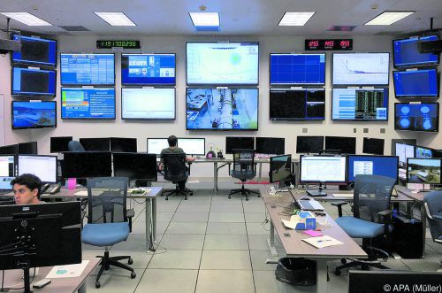 Blick in den Kontrollraum des Gravitationswellenobservatoriums LIGO.  APA