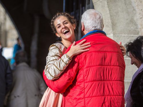 Burgfräulein Eleonore ließ ihre Freude auch die Besucher spüren.