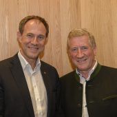 Steinschafwürstel und „Sura Kees“