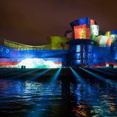 Viel Licht zum Jubiläum des Gehry-Gebäudes
