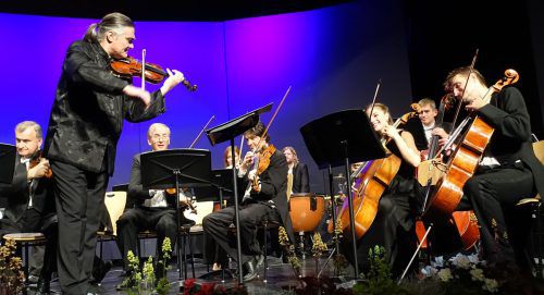 Das Kammerorchester Arpeggione verzauberte das Publikum mit Film-Klassikern von „Der dritte Mann“ bis zu „Harry Potter“.  Veranstalter