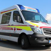 Rettungsautos fahren im neuen Design