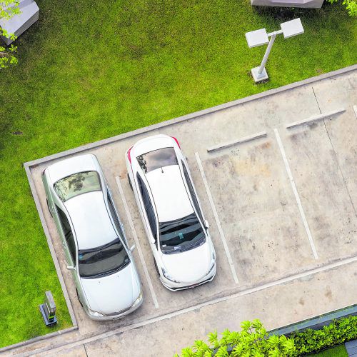 Das WEG sieht vor, dass Autoabstellflächen deutlich abgegrenzt sein müssen.