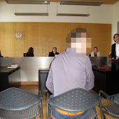 Mit dem Schlagstock geprügelt, bis er brach