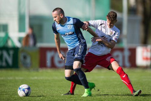 Der FC Hard und der FC Dornbirn brauchen beide im Westderby einen Sieg, um die Abstiegssorgen vorerst zu verdrängen. SAMS