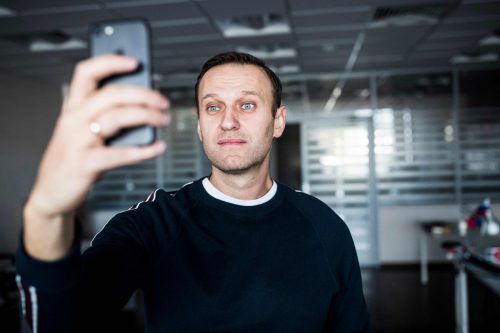 Der russische Oppositionspolitiker Alexej Nawalny kurz nach seiner Freilassung in Moskau: Er kündigte an, an weiteren Protesten teilzunehmen. AFP