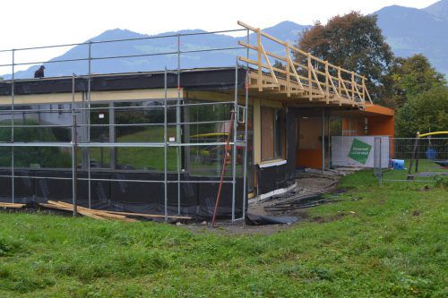 Der Zubau beim Kinderhaus Nenzing ist inzwischen weit fortgeschritten. em