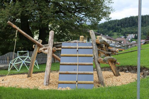 Die Gemeinde Weiler hat in den letzten Wochen Spielplätze auf Vordermann gebracht.