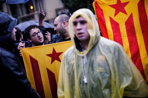 Die Unabhängigkeitsbewegung macht gegen den wachsenden Druck aus Madrid mobil.  AFP