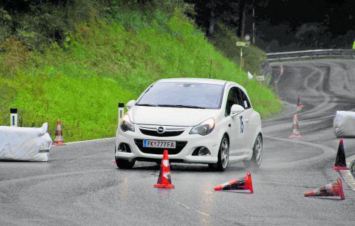 Dritter Cup-Meistertitel für Manfred Högger im Opel-Corsa-OPC.  Hm