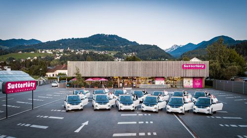 Eine eindrucksvolle Flotte elektrischer BMW steht den Marktleitern von Sutterlüty zur Verfügung. Firma
