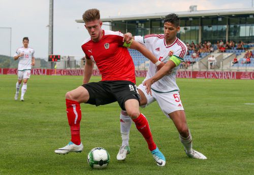 Enschede-Legionär Marko Kvasina (l.) erzielte die Tore eins und fünf. gepa