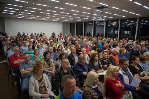Bis auf den letzten Platz besetzt war der Panoramasaal im Landeskrankenhaus Feldkirch beim MedKonkret-Vortrag. paulitsch