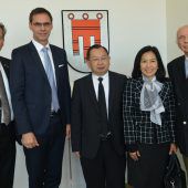 Thais besuchen Firmen