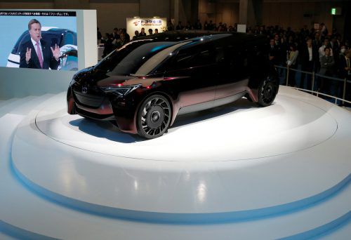 „Fine-Comfort Ride“ heißt eine Van-Studie mit 4,8 Metern Länge. Das Brennstoffzellenauto mit sieben Sitzen soll 1000 Kilometer weit kommen.