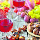 Maroni und Wein beim Törggelen