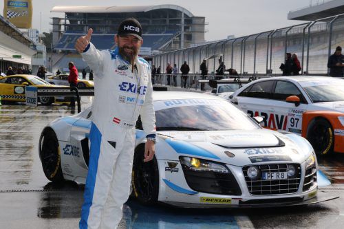 Gesamtsieger Egon Allgäuer vor seinem Audi R8 Gächter