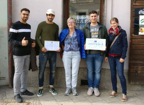 Hussain und Saif, Marlis Schedler  sowie Johanna und Mohammed (Studenten der PH) (v.l.) 