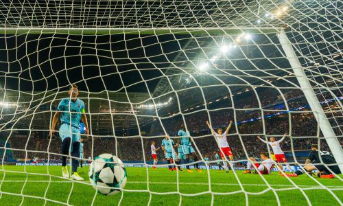 Jubel bei den Leipzig-Spielern, der Ball ist ein weiteres Mal im Netz. Gegen eine CL-erprobte Elf aus Porto gewann die Hasenhüttl-Elf zu Hause mit 3:2. AFP