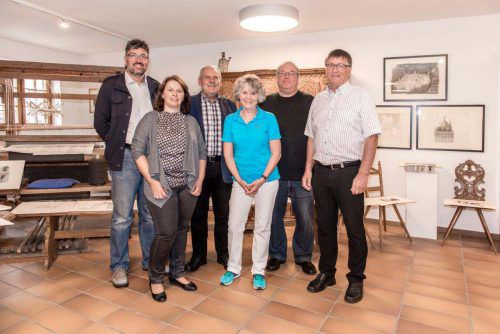 Kunstsammler Karl Peter hat diverse Steindrucke des Künstlers Paul Flora gespendet. Schlatter