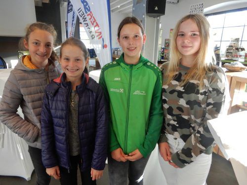 Maja, Julia, Nina und Salome von der NMS Alberschwende wurden für ihren Sieg bei der Bundesmeisterschaft im Vielseitigkeitsbewerb ausgezeichnet.  cth
