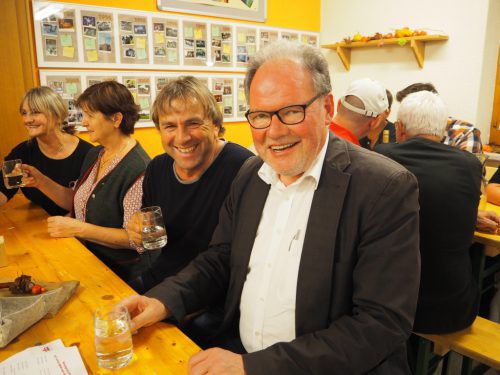Martin Giesinger und Werner Huber feierten mit Begeisterung mit.
