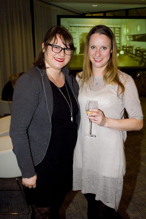Melanie Rüf (l.) und Verena Fetz haben den Abend im Fallstaff via Facebook gewonnen.