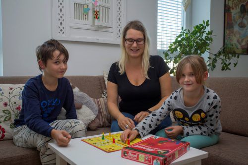 „Mensch ärgere dich nicht“ lautet auch das Motto für die Familie Fritz bei der Wohnbeihilfe.  VN/Paulitsch