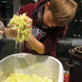 In Altach werden Kraut und Rüben gehobelt