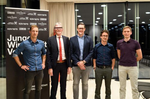 Peter Flatscher (GF JWV), Wilfried Hopfner (Vorstandsvorsitzender Raiffeisen), Speaker Nis Paulsen und Philipp Büchel, Alexander Bitsche (Vorstand JWV).  rhomberg