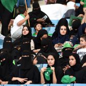 Frauen dürfen jetzt ins Stadion