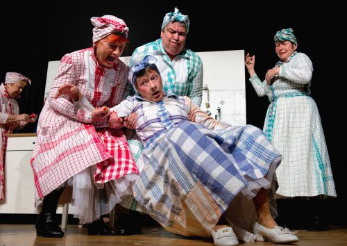 Senioren spielen Theater und sind mit viel Begeisterung dabei. LANDESVERBAND FÜR AMATEURTHEATER