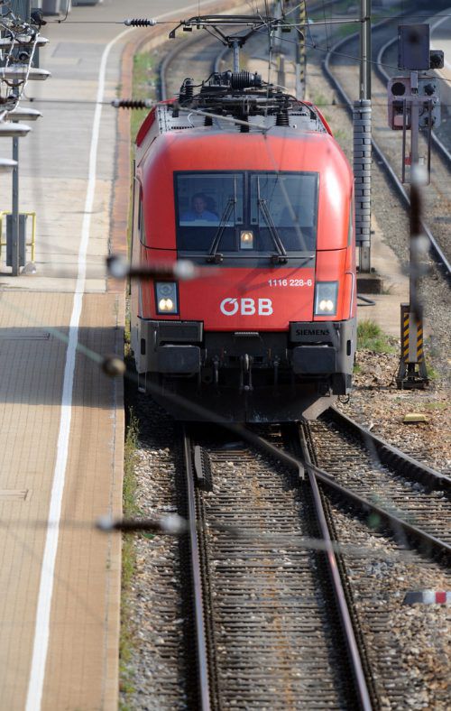 Streitpunkt sind Direktvergaben im Bereich des öffentlichen Verkehrs. APA