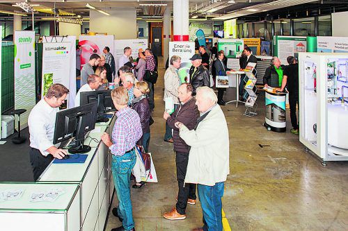 Über 1200 Besucherinnen und Besucher informierten sich beim 15. Vorarlberger Solar- und Wärmepumpentag von Energieinstitut und illwerke vkw in Bregenz. Energieinsitut