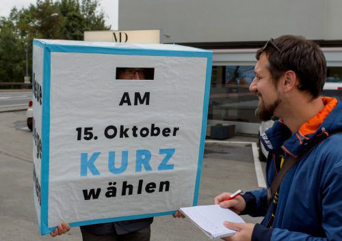 Verstieß offenbar nicht (ganz) gegen Vermummungsverbot: Markus Amann beim Wahlkämpfen. VN