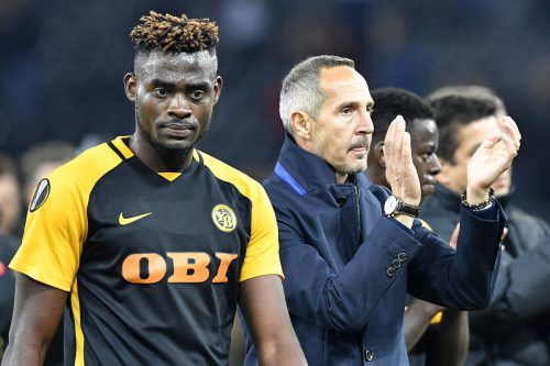 Adi Hütter und sein Team bedanken sich bei den treuen Fans. ap