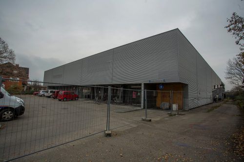 Altes Gebäude von Sutterlüty soll noch heuer abgerissen und im Frühling 2018 durch einen Flagship-Store ersetzt werden. VN/Paulitsch