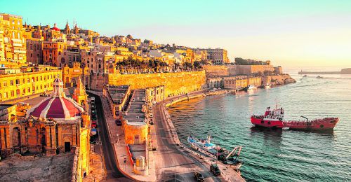 An Vallettas „Grand Harbour“ legen regelmäßig große Schiffe an. shutterstock