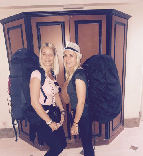 Anna Szeverinski und Ivana Sirko (25) aus Vaduz nehmen die Situation gelassen.
