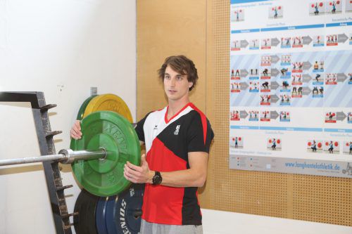 Arbeitet mit den Athleten viel im Kraftbereich: Stefan Gesslbauer. Olympiazentrum