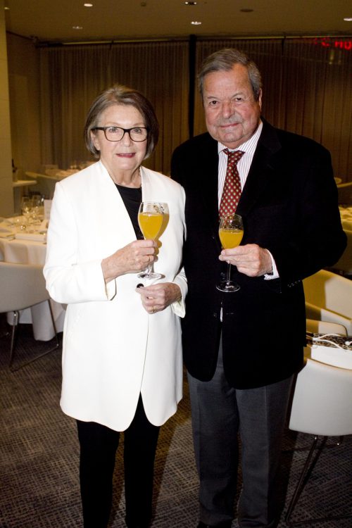 Auch Anneliese und Walter Biegenzein stießen auf die Jubilare an.