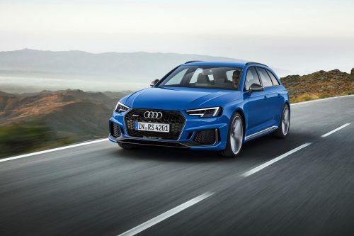 Audi RS4 Avant: Die 450 PS aus dem 2,9-Liter-V6-Biturbo-Benziners werden mit dem weiterenwickeltem Allradsystem „Quattro“ gezähmt.