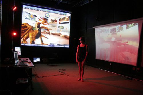 „Becoming Dragon“ ist eine Mixed-Reality-Performance der Künstlerin Micha Cárdenas. Zeppelin-Museum