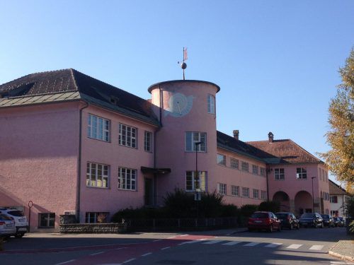 Bei der Volksschule Nenzing-Dorf besteht dringender Sanierungsbedarf.  EM