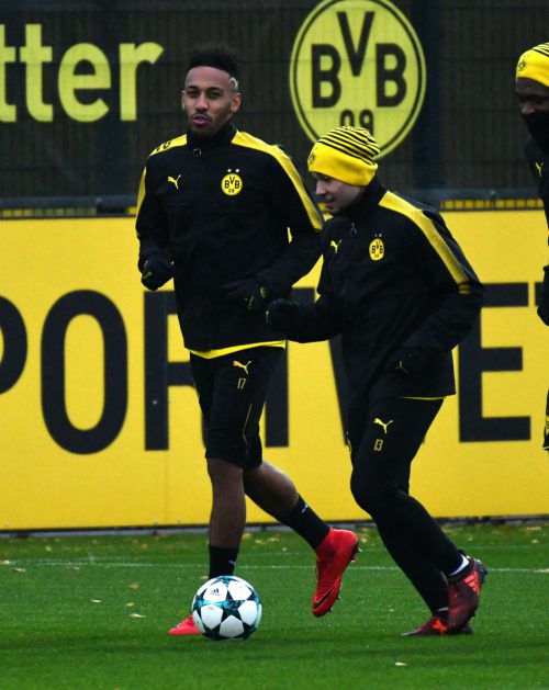 Beim Abschlusstraining des BVB war Pierre-Emerick Aubameyang (l.) dabei. afp